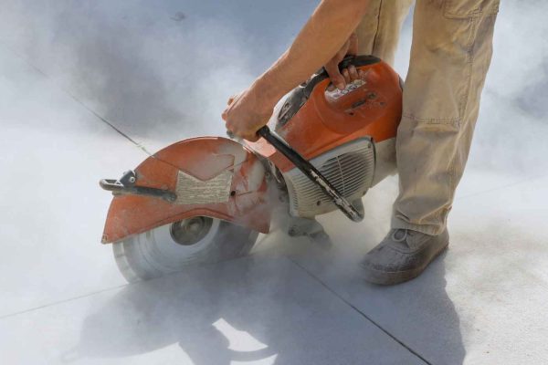 Sawing concrete in a diamond2